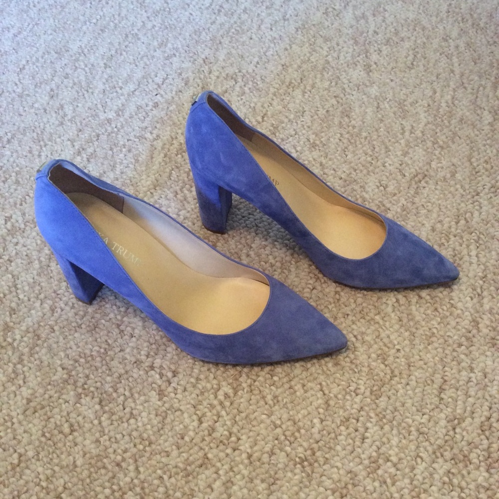 Blue suede pump
